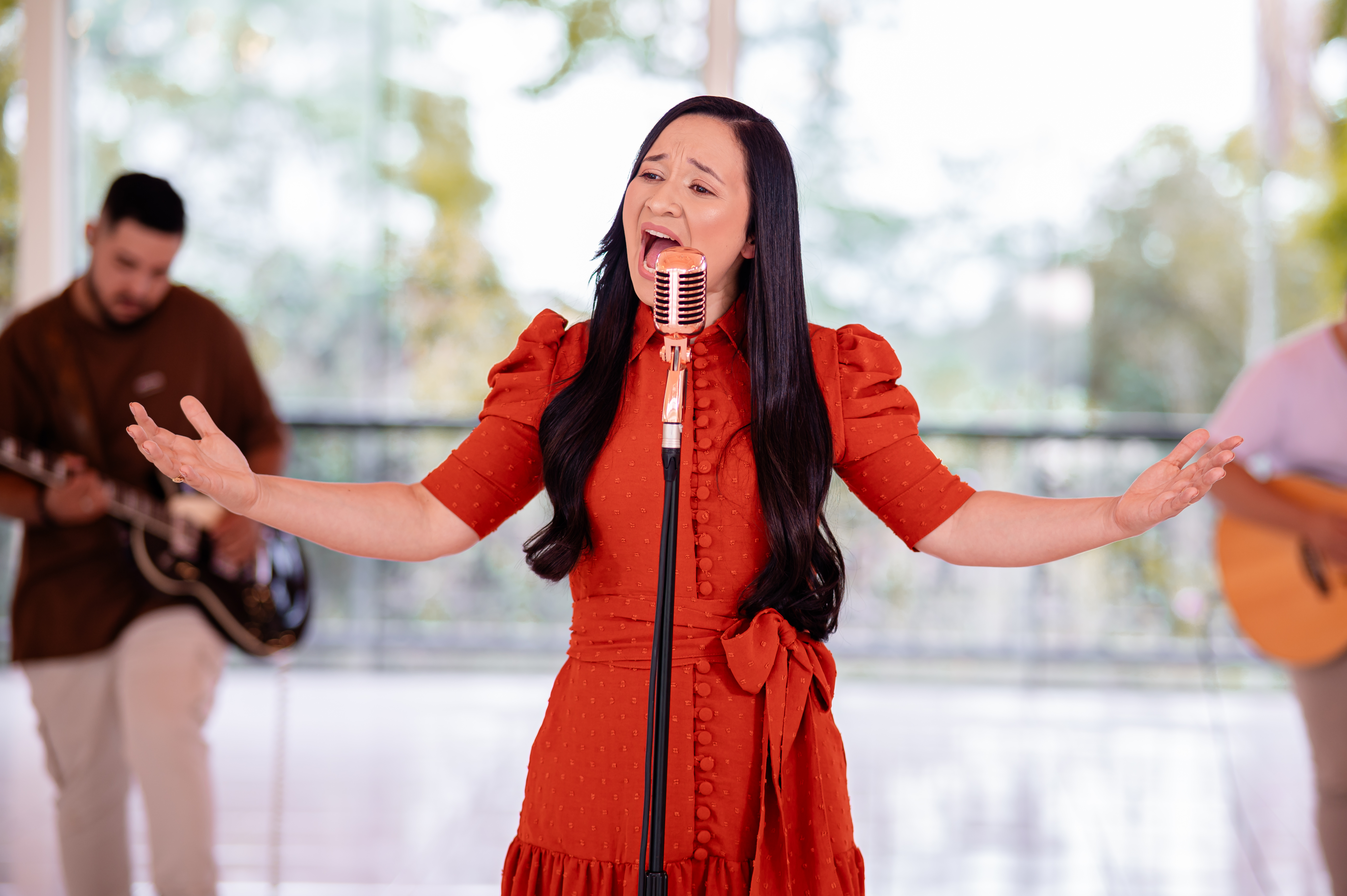 A cantora Abigail lança “Eu Estou na Casa” – A confiança no Deus que pode todas as coisas