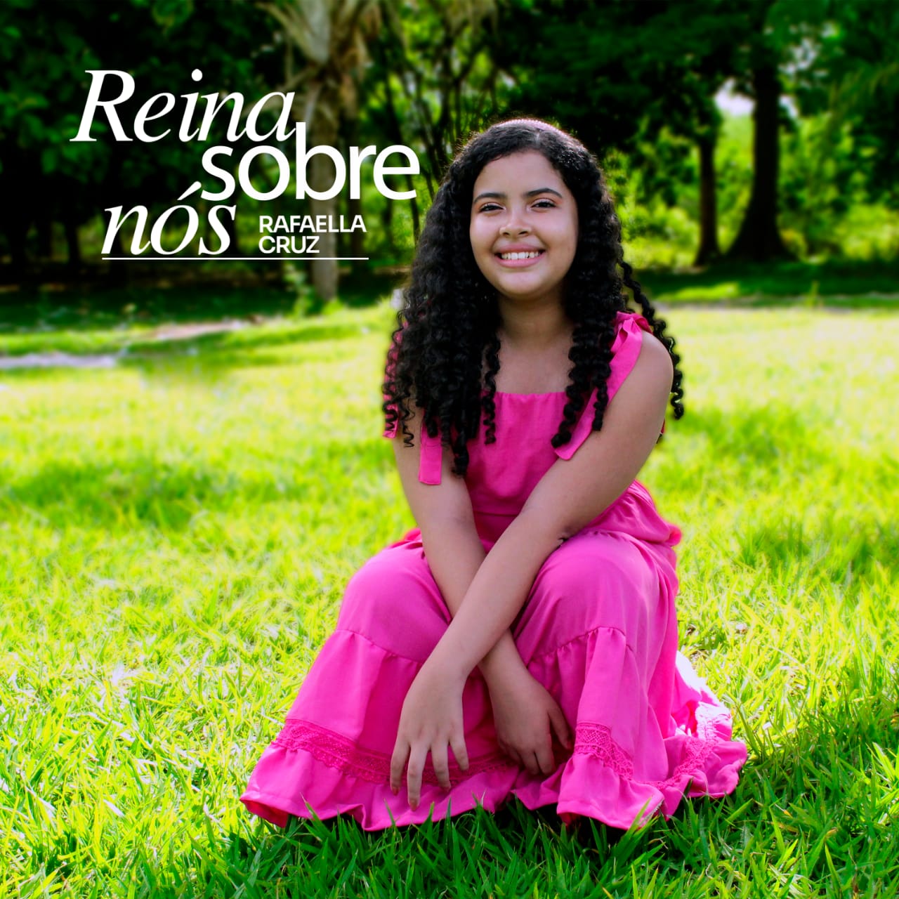 A delicadeza da jovem Rafaella Cruz em seu primeiro single, “Reina sobre nós”