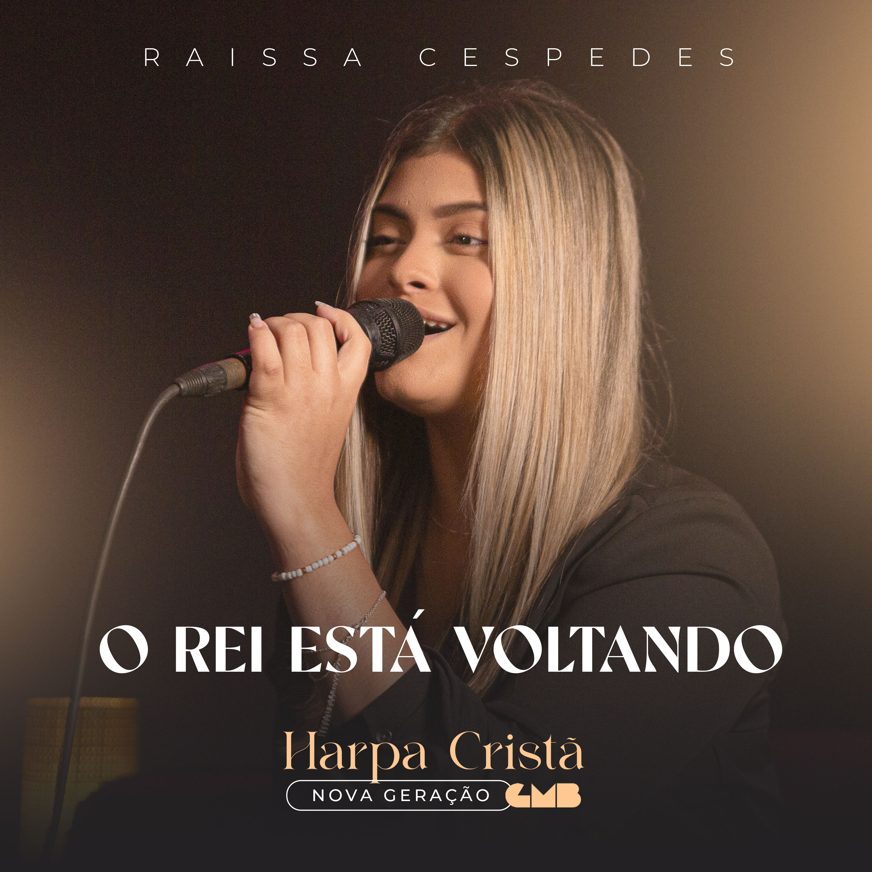 A jovem cantora Raissa Cespedes interpreta lindamente o clássico cristão “O Rei Está Voltando”