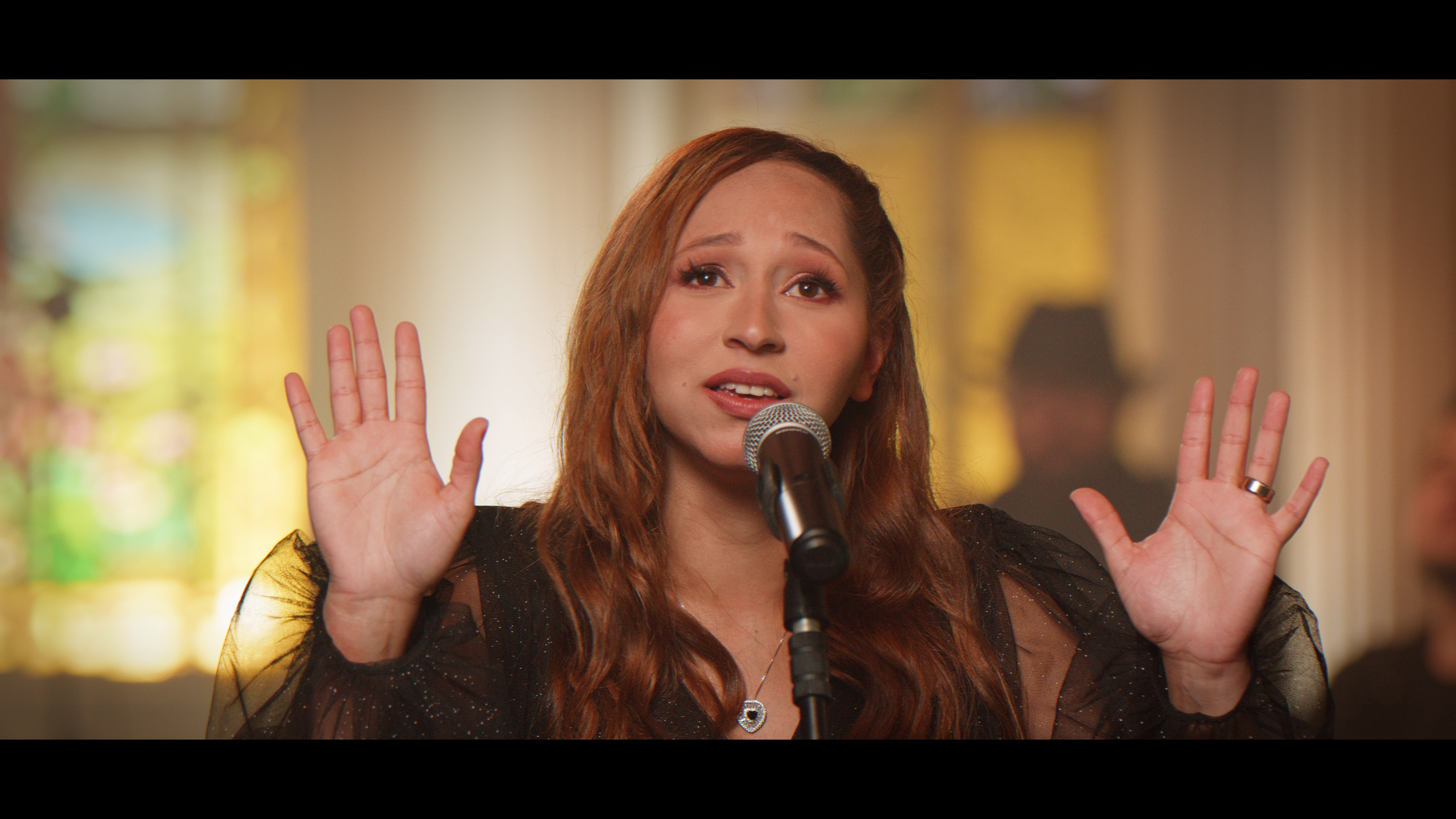 Alexsandra Teixeira em “Reconstruir”, uma canção sobre a fé que cura e liberta