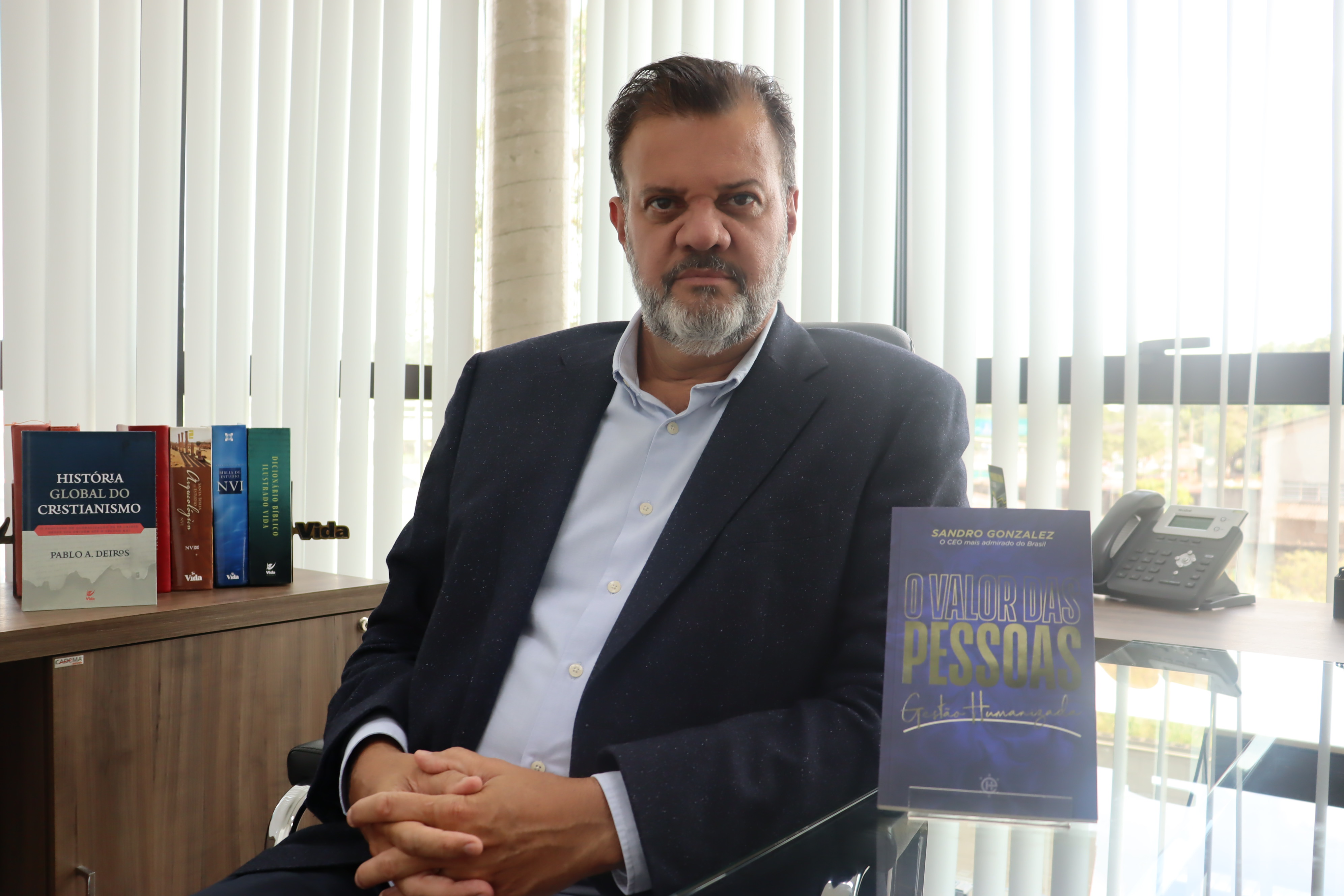 Pastor Sandro Gonzalez lança livro sobre gestão humanizada